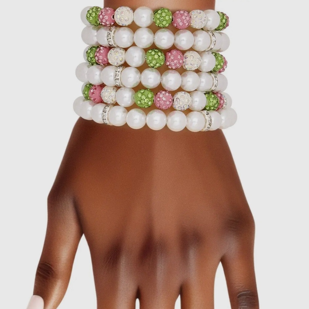 Aka White Pearl and Bead Memory Wire Bracelet